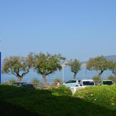 Les Pieds Dans L'Eau Apartment Saint-Cyr-sur-Mer Ngoại thất bức ảnh