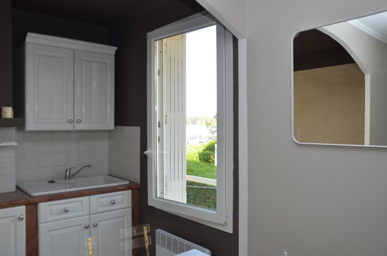Les Pieds Dans L'Eau Apartment Saint-Cyr-sur-Mer Ngoại thất bức ảnh