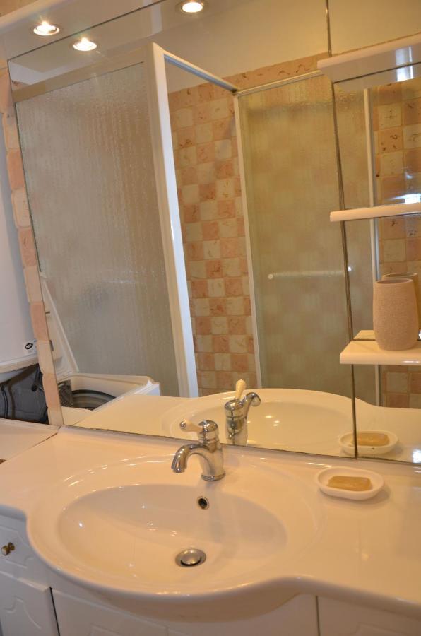 Les Pieds Dans L'Eau Apartment Saint-Cyr-sur-Mer Ngoại thất bức ảnh
